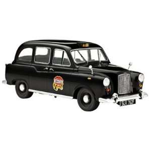  Revell London Taxi   1:24 Scale Model: Toys & Games