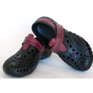  Doggers, Youth Ultralite, Black/Red Strap, Size 11/12 