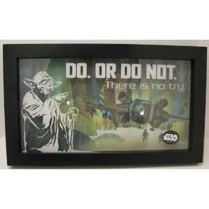  Hallmark Star Wars SHP3000 Yoda Framed Art: Everything 