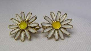 1960s Mod Vintage Enameled Daisy Flower Earrings  