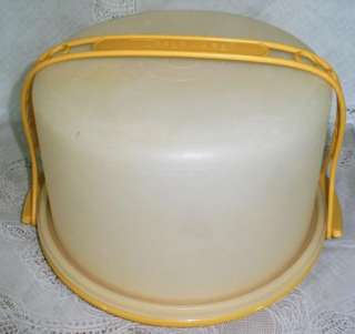 Vintage Tupperware Harvest Gold Cake Carrier Taker  