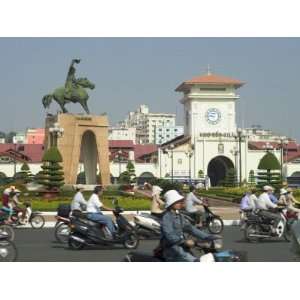  Tran Nguyen Han Statue, Ben Thank Public City Market, Ho Chi 