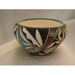  Ysleta Del Sur Pueblo Pottery   Tigua Indian Vase 5x3 (L 