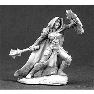  Sora Goldflame, Female Cleric 03283 Toys & Games