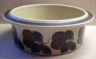 presenting arabia of finland round vegetable bowl ini good condition 