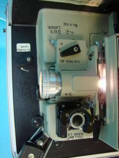 Vtg 16mm SINGER GRAFLEX 16 FILM PROJECTOR Movie+Sound Light Bulb Carry 