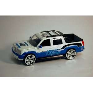  NFL 1:25 2002 Cadillac Escalade Diecast   Panthers: Sports 