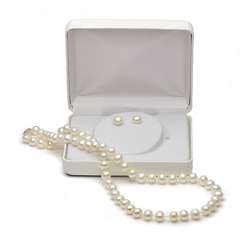   Pearl 18 inch Strand and Earring Set w/ White Leatherette Box (7 8 mm