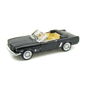  1965 Ford Mustang Convertible 1/24   Black: Toys & Games