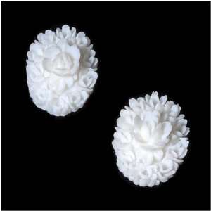 Vintage Look Lucite Cameo Bead White Flower 18mm X 25mm (2)