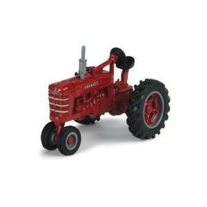  John Deere Farmall Tractor: Toys & Games