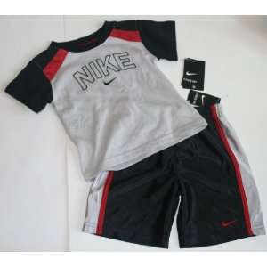  Nike Toddler 2 Piece Shirt/Shorts Set Size 2T Grey/Black 