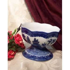 BLUE WILLOW FANCY PORCELAIN FOOTED BOWL 