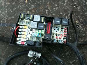 2005 FORD FOCUS 1.6 TDCI ENGINE BAY FUSE BOX BREAKING  