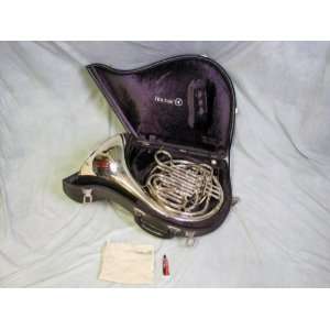  HOLTON H179 FRENCH HORN Musical Instruments
